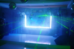 Iluminación miniteca con laser y tubos de led